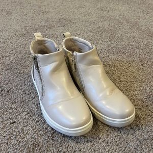 Steve Madden sneaker bootie girls size 2, light tan